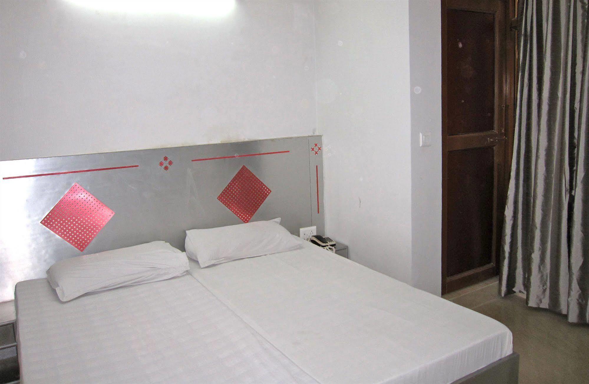 ניו דלהי Hotel Kwality מראה חיצוני תמונה